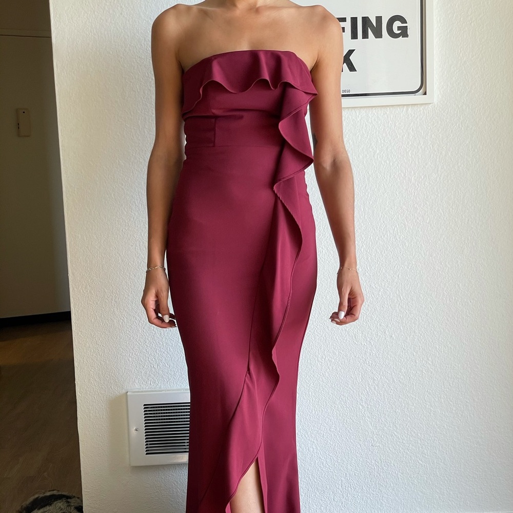 Lulu’s Burgundy Strapless Maxi Dress